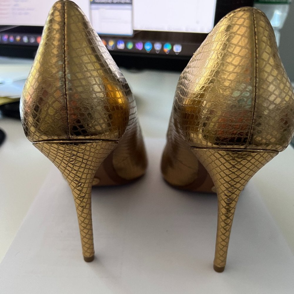 Pointed Toe Golden Pump - Picture 4 of 4